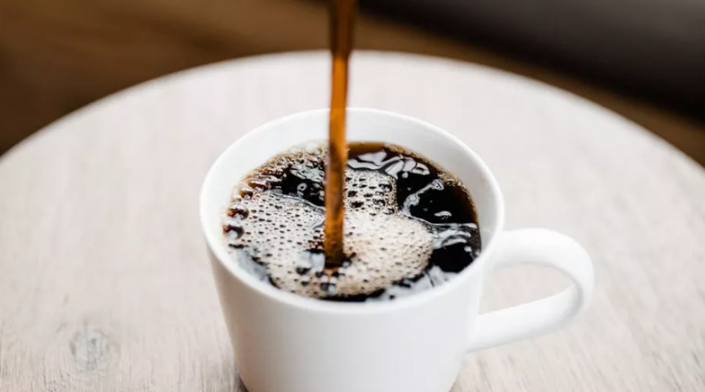 Ce se întâmplă dacă bei cafeaua înainte de micul dejun